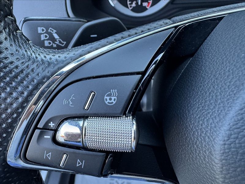 Škoda Karoq 1,5 TSI DSG SPORTLINE DPH ČR - fotka 29 z 50