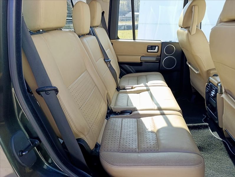 Land Rover Discovery 2,7 TDV6 HSE 4x4 Kůže Xenon - fotka 23 z 41