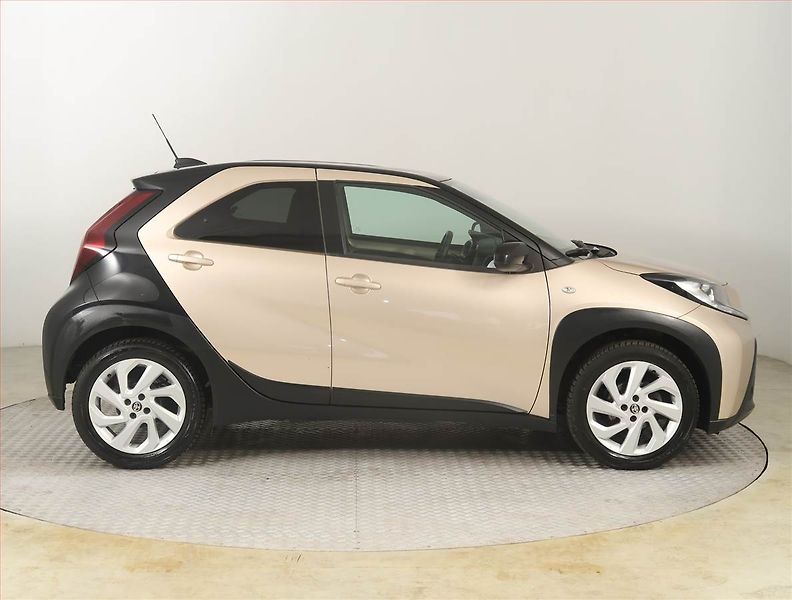 Toyota Aygo (2022) 1.0 VVT-i, Automat, ČR,1.maj - fotka 6 z 18