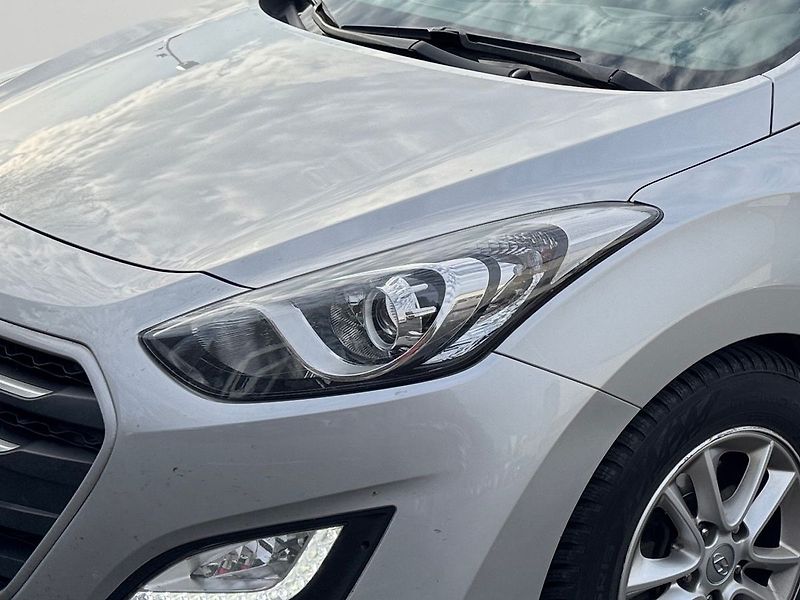 Hyundai i30 1,6  CZ TOP STAV - fotka 5 z 15