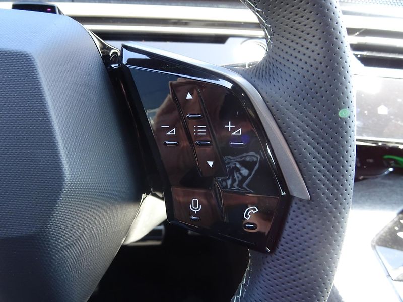 Peugeot 3008 (2026) GT Elektromotor 157kW / 210k - fotka 25 z 51