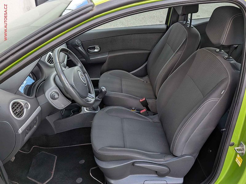 Renault Clio (2009) 1.2i, AAC - fotka 9 z 15