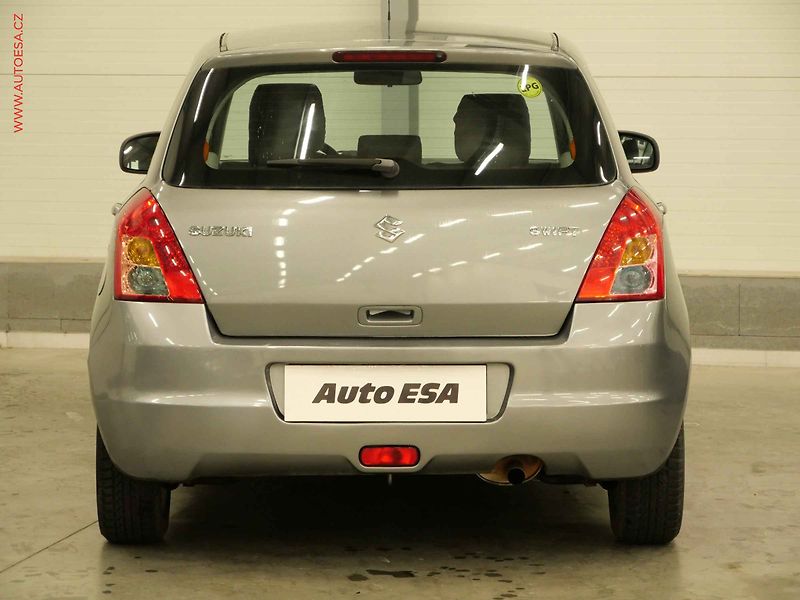 Suzuki Swift (2008) 1.3i, AC, STK9/28 - fotka 5 z 19