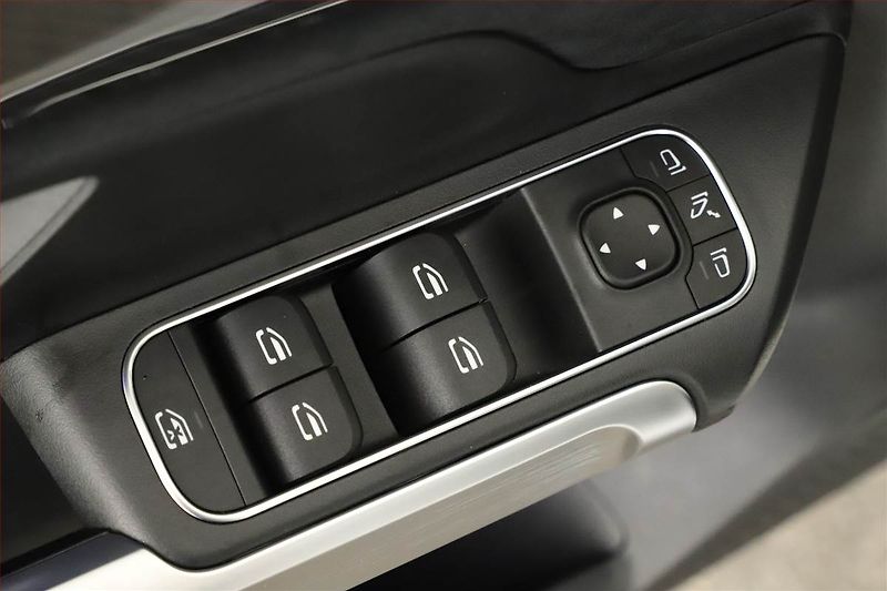 Mercedes-Benz GLB (2026) 200 d, AMG LINE, KAMERA - fotka 24 z 27