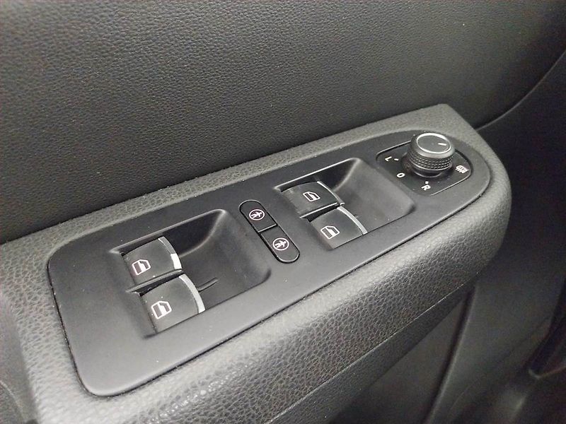Volkswagen Sharan (2017) 2.0 TDI BMT, Automat, Kůže - fotka 19 z 22