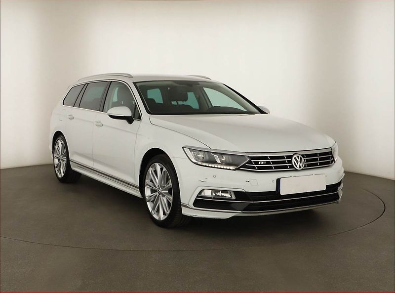 Volkswagen Passat (2017) R-Line 2.0 TDI, Kůže - fotografie inzerátu