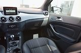 Mercedes-Benz Třídy B (2013) B 200 CDi 100kW / Bi-XENON /ČR - náhled 20