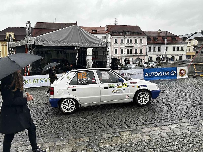 Tragédie, která se odehrála v rámci 58. ročníku Rallye Šumava, kdy po nehodě zemřela navigátorka Alena Krejčíková (41), nezasáhla jen příznivce rallye, ale její kamarády, jelikož byla na Klatovsku doma.