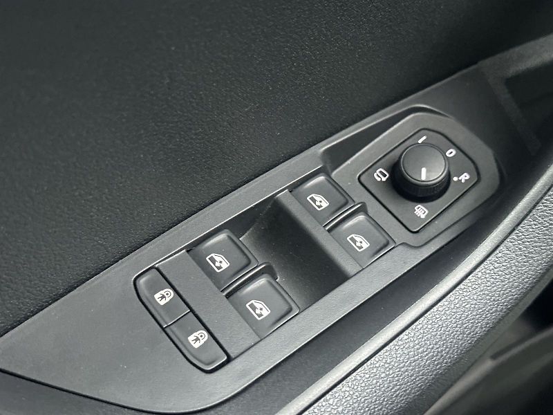 Škoda Karoq (2024) 2.0 TDI Selection Drive - fotka 18 z 34