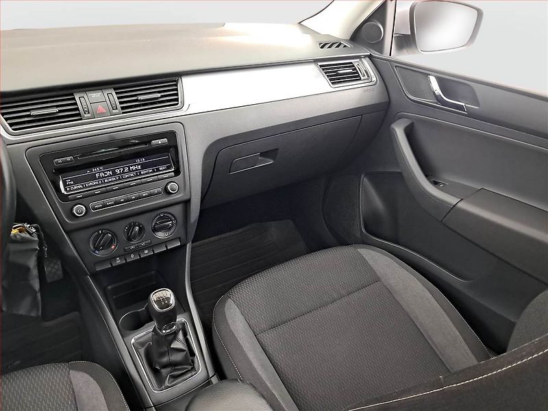 Škoda Rapid (2014) Spaceback 1.2 TSI, ČR,1.maj - fotka 8 z 16