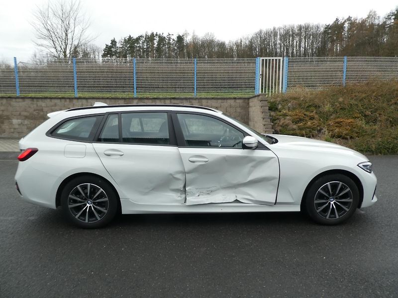 BMW Řada 3 Kombi 318i 115kw automat navi - fotka 3 z 15