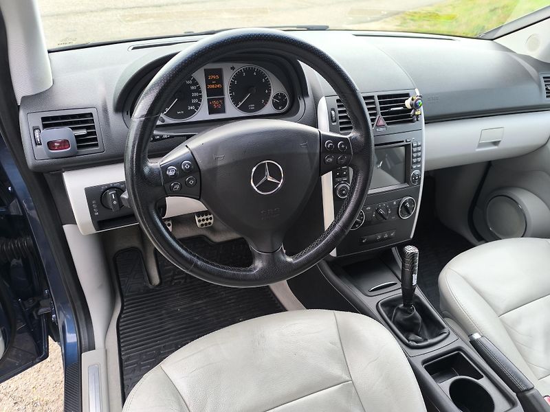 Mercedes-Benz Třídy A (2007) 2.0 DOL.KM, SERVISKA - fotka 19 z 32