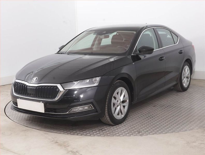 Škoda Octavia (2022) 2.0 TDI, Automat, ČR,1.maj - fotka 2 z 16