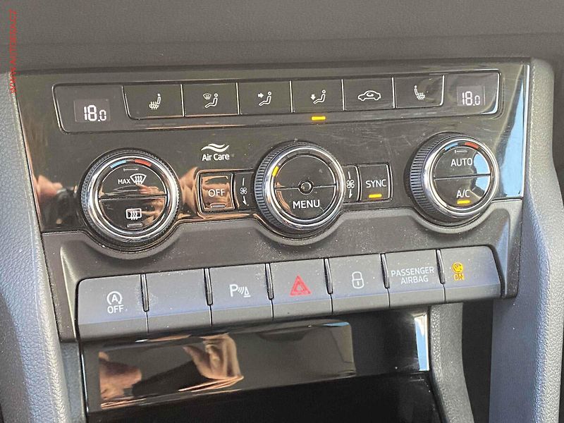 Škoda Karoq (2021) 1.5 TSi, Clever, LED, navi - fotka 14 z 17
