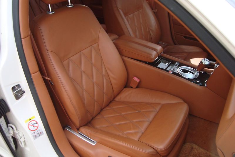 Bentley Continental Flying Spur (2013) SPEED 6.0 W12 - fotka 33 z 49