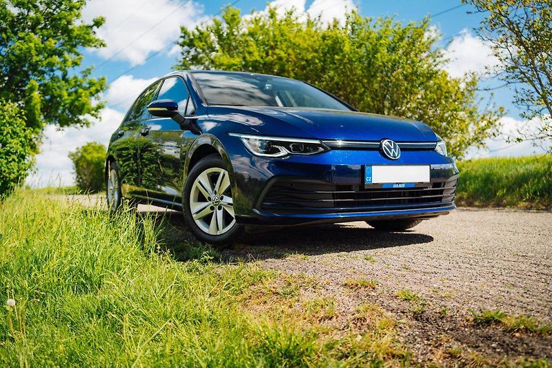 Volkswagen Golf (2023) Life 1.5 TSI, Navi, Tempomat - fotka 2 z 30
