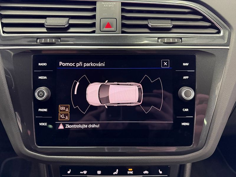 Volkswagen Tiguan 2.0 TSI 235 KW R-LINE, DSG, 4M - fotka 17 z 23