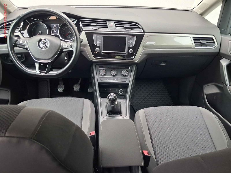 Volkswagen Touran (2016) 1.6TDi, Navi, AC - fotka 8 z 18