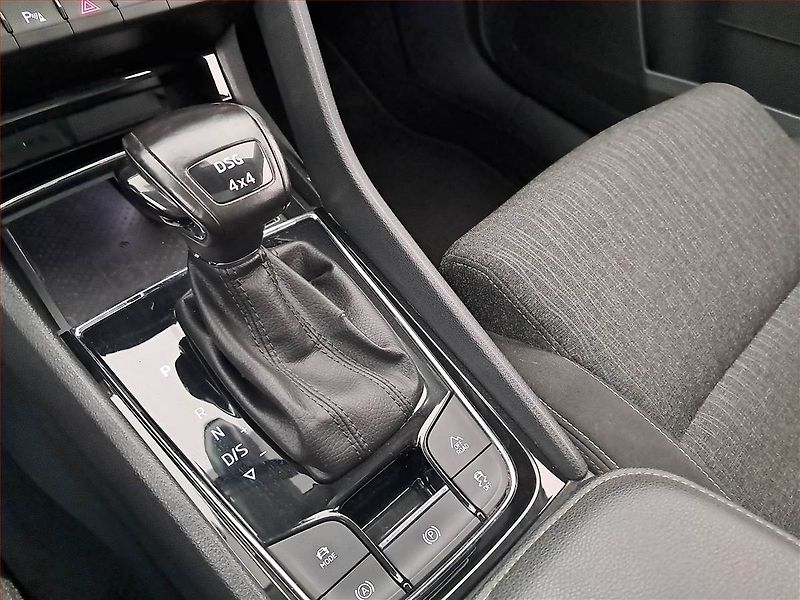Škoda Karoq (2017) Style 2.0 TDI, 4X4, Automat - fotka 16 z 20