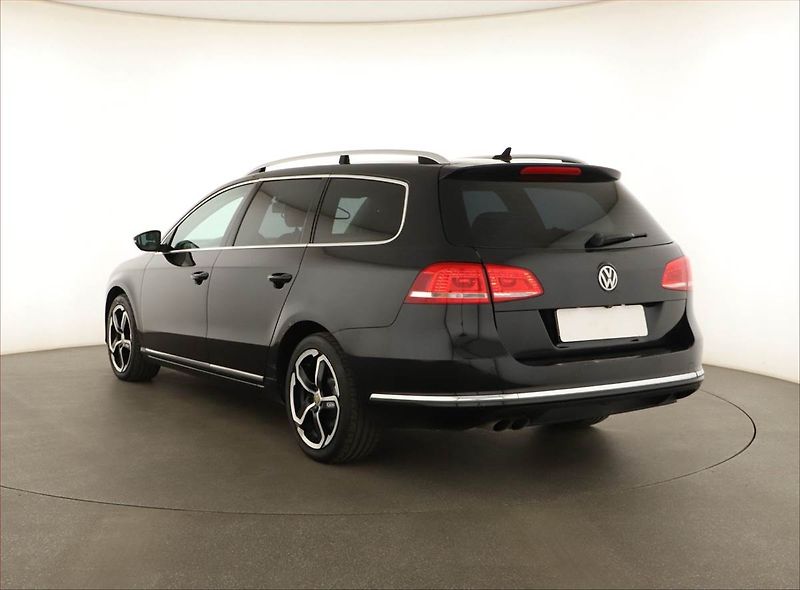 Volkswagen Passat (2012) 2.0 TDI, Automat, Xenony - fotka 4 z 15