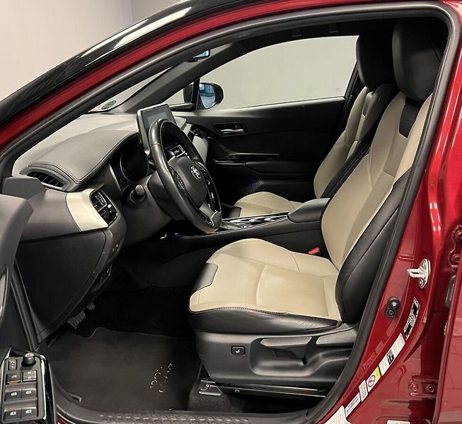 Toyota C-HR 1,8 Hybrid AT Selection - fotka 8 z 16