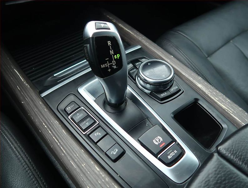 BMW X5 (2015) xLine xDrive30d, 4X4, Automat - fotka 13 z 17
