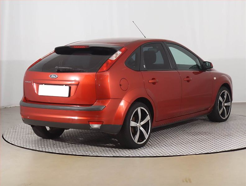 Ford Focus (2005) 1.6 i, dobrý stav - fotka 5 z 19