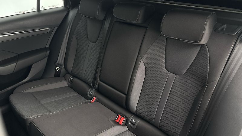 Škoda Octavia 2.0 TDI DSG Style Combi - fotka 16 z 26