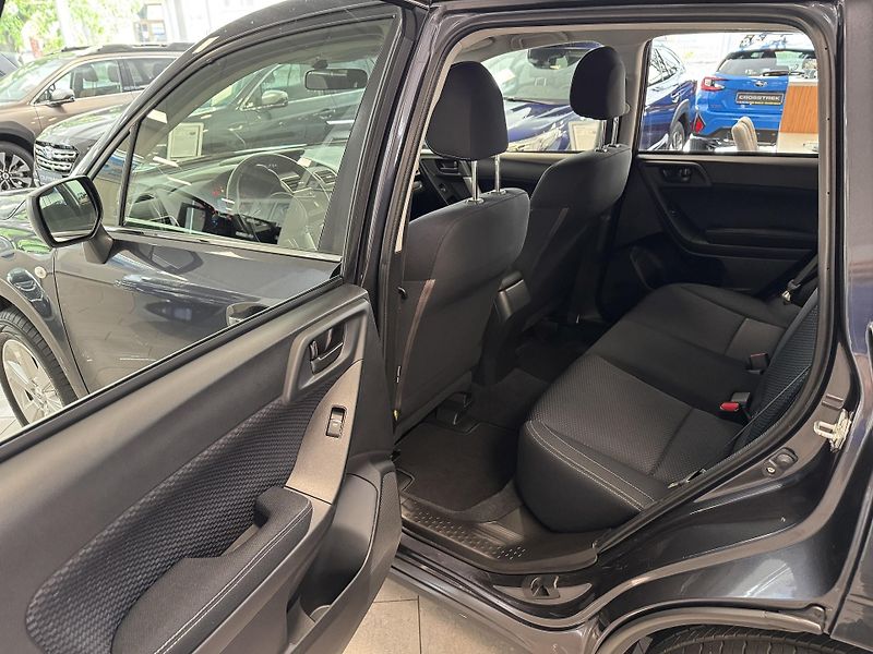Subaru Forester 2.0i Trend, 6MT - fotka 14 z 45