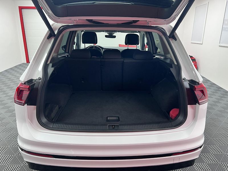 Volkswagen Tiguan 2.0 TSI 140 kW R-Line - fotka 6 z 50