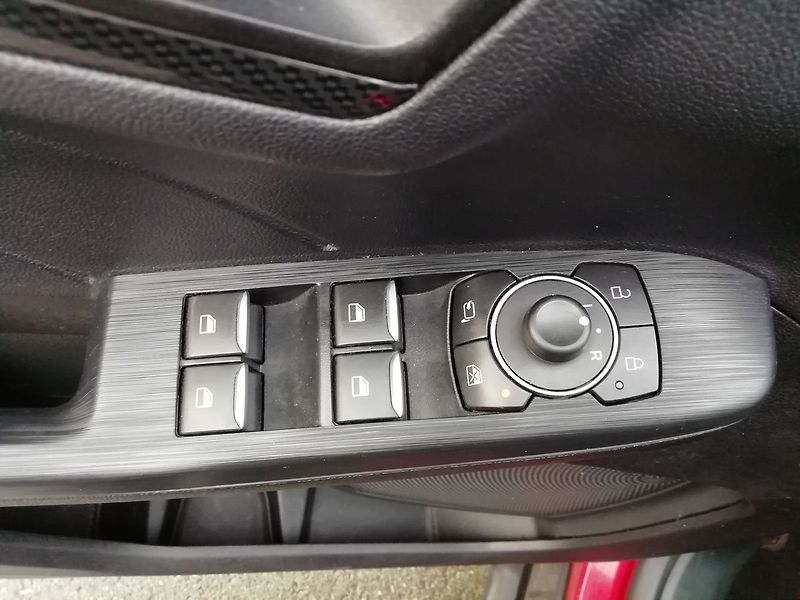 Ford Kuga 2,5 HEV FWD CVT ST-Line X - fotka 17 z 20