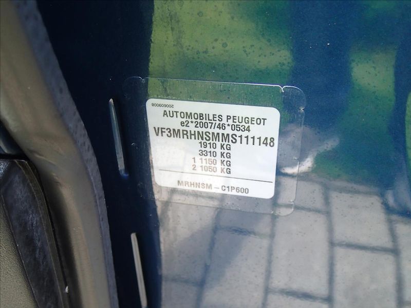 Peugeot 3008 1,2 CZ, 1.Majitel, serv. kn - fotka 34 z 48