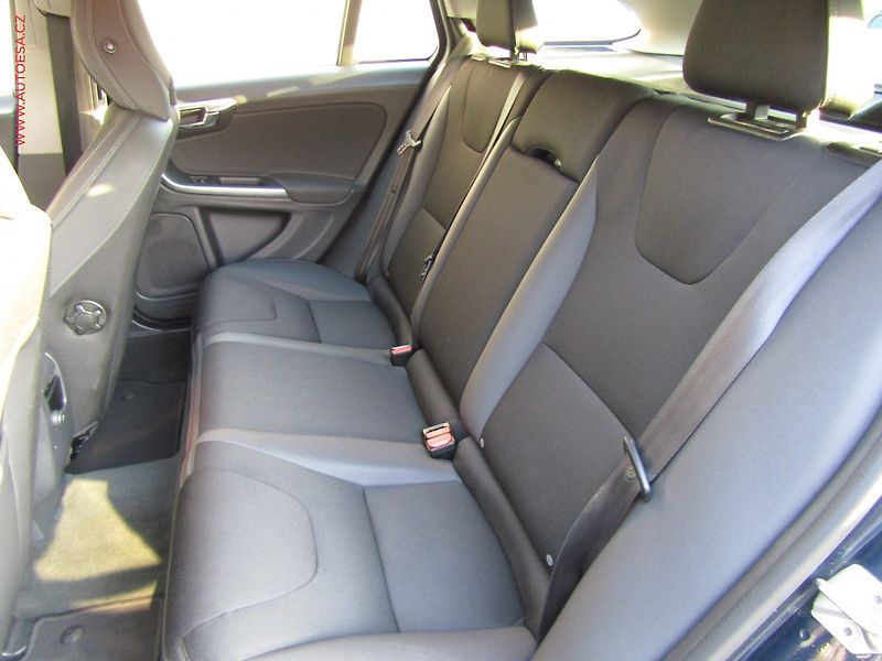 Volvo V60 (2014) 2.0 D, ČR, AC, TZ, park.asist - fotka 10 z 19