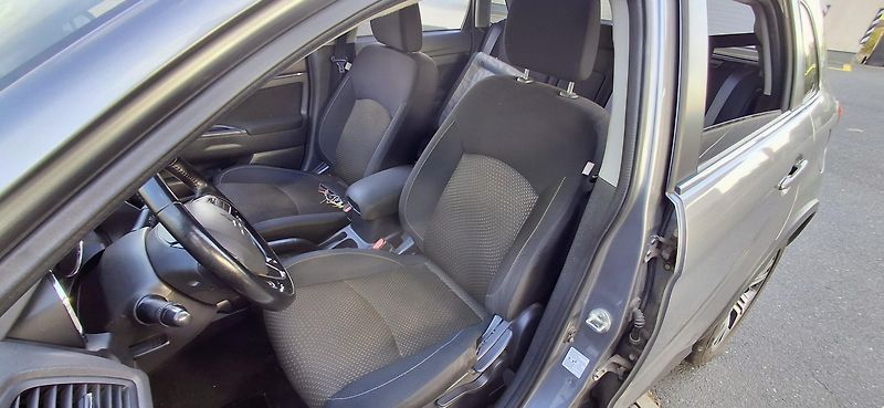 Mitsubishi ASX 1.6 MIVEC 86 kw - fotka 37 z 44