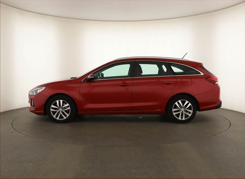 Hyundai i30 (2018) 1.4 T-GDI, ČR,1.maj - fotka 3 z 14