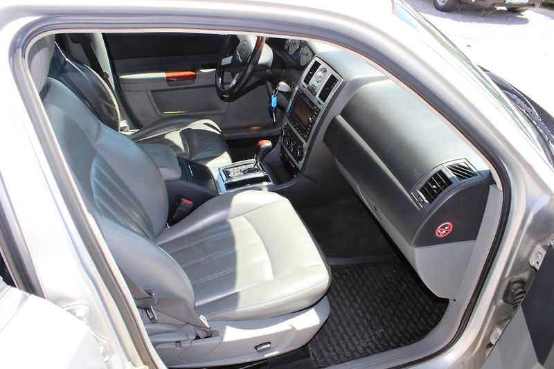 Chrysler 300C (2005) 3,5i KŮŽE ZAMLUVENO - fotka 13 z 16