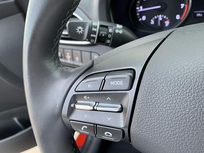 Hyundai i30 COMFORT 1.5i 80kW MAN6 - fotka 18 z 30