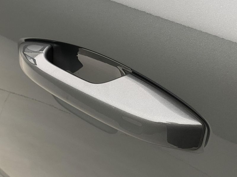 Volvo XC40 (2026) B4 AUT DARK PLUS - fotka 19 z 61