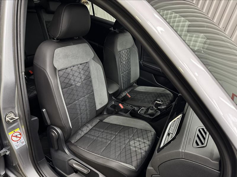Volkswagen T-Roc R-LINE ACC NEZ-TOP 2XALU DPH - fotka 41 z 46