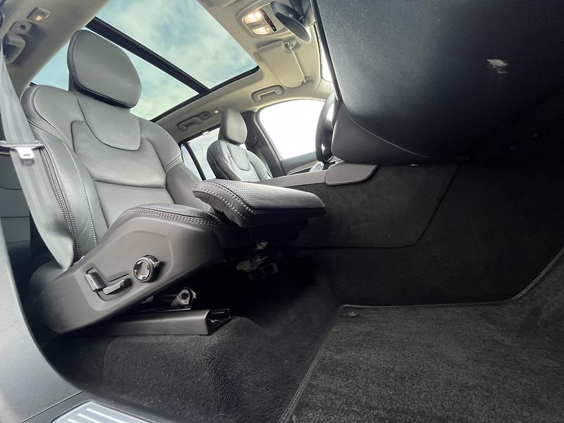 Volvo XC90 T8 AWD ULT B&W VENT VZDUCH 7M* - fotka 19 z 55