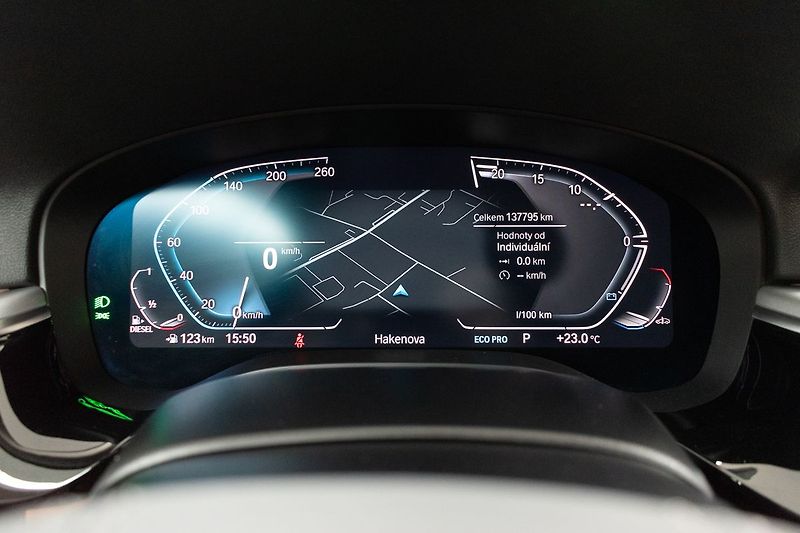 BMW Řada 5 530d xDrive*TAŽNÉ*N.TOPENÍ*ČR - fotka 24 z 48