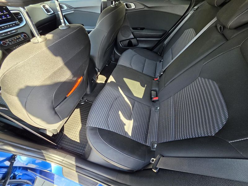 Kia Ceed (2022) 1,5 T-GDI 118kW DCT TOP - fotka 9 z 15