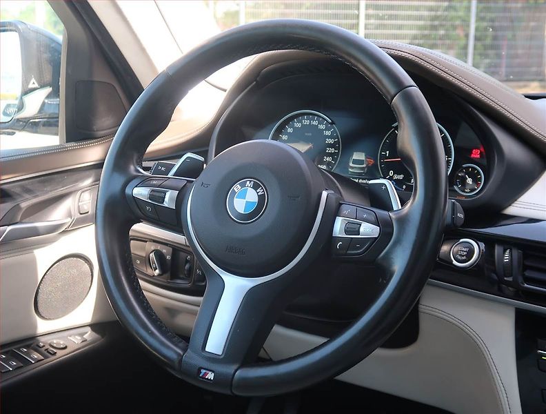 BMW X6 (2018) M Paket xDrive40d - fotka 16 z 25