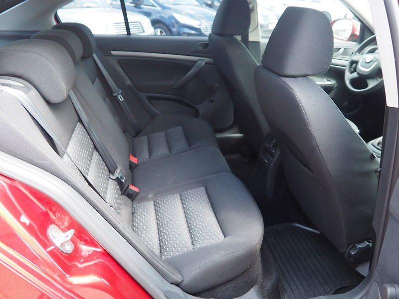 Škoda Octavia (2010) 1.9 TDI, 77 kW, Ambiente - fotka 16 z 34