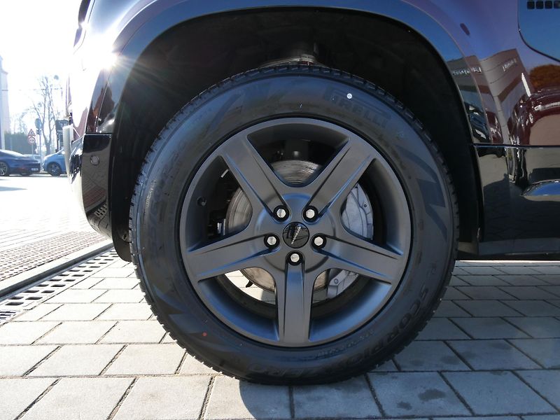 Land Rover Defender (2026) 130 3,0 X-Dynamic SE D350 - fotka 2 z 41