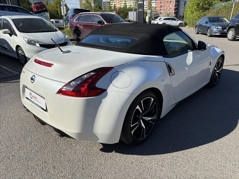 Nissan 370 Z 3,7 i Premium 1.ČR TOP STAV - fotka 13 z 49