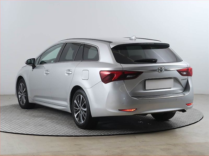 Toyota Avensis (2016) 2.0 D-4D, Serv.kniha, Navi - fotka 4 z 17