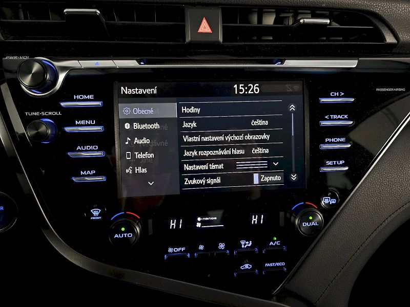 Toyota Camry (2019) 2.5HEV EXECUTIVE - fotka 19 z 29