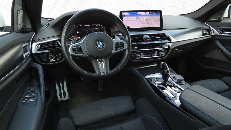 BMW Řada 5 550i xDrive M Sport - fotka 5 z 26