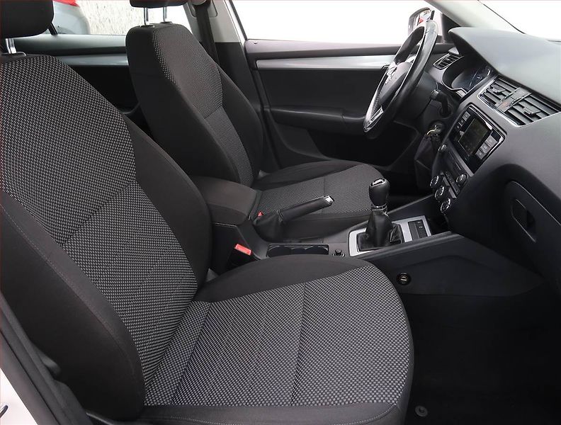 Škoda Octavia (2015) Ambition 1.6 TDI 4x4, 4X4 - fotka 9 z 18